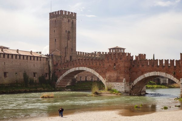 Comment organiser une visite des châteaux de la Loire en voiture : itinéraires et conseils pratiques ?